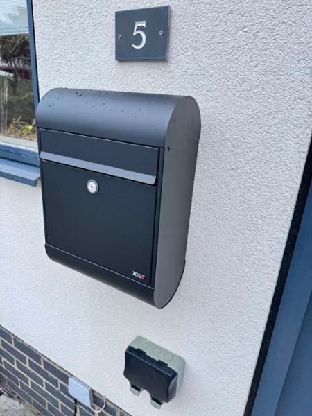 Great letterbox, but not too easy to fix as the top holes are hard to see