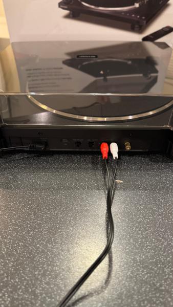 SHARP Compact automatic-arm turntable