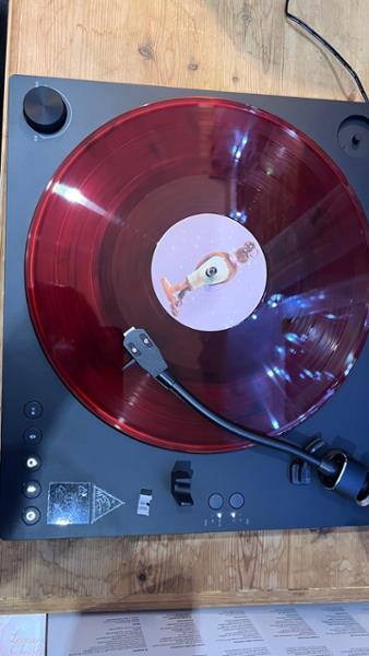SHARP Compact automatic-arm turntable