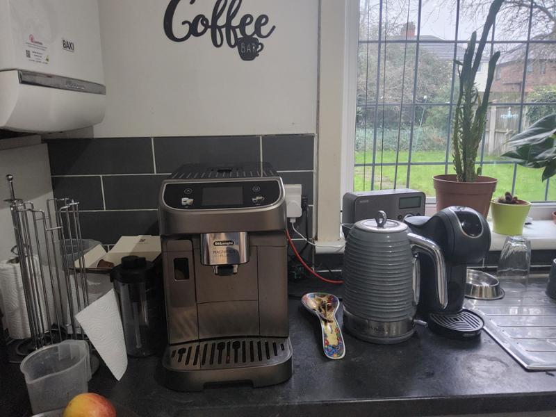 Magnifica Plus Bean to Cup Coffee Machine - Black