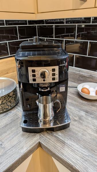 Magnifica S Automatic Coffee Machine - Black