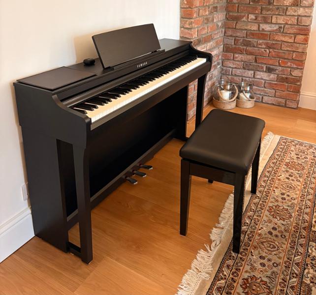 Yamaha Clavinova CLP825 digital piano - Black