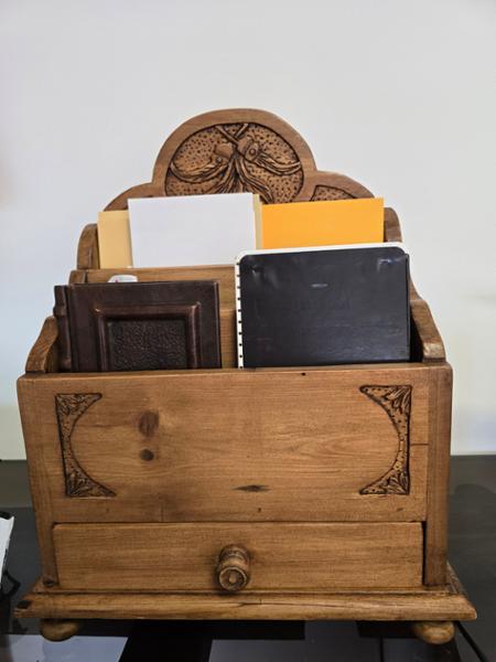 Porte lettres en pin Museum Selection