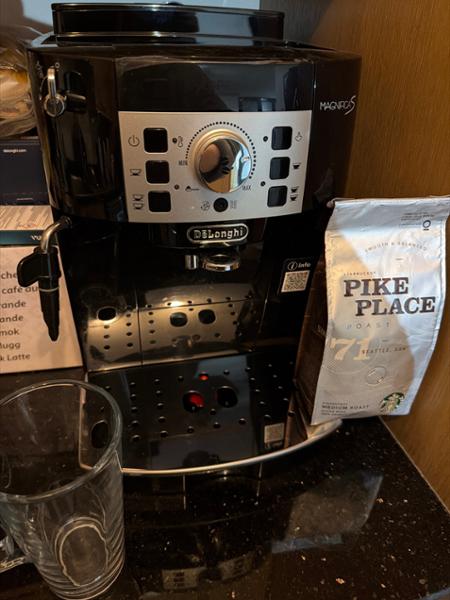 Magnifica S Automatic Coffee Machine - Black