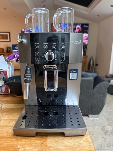 Magnifica S Smart Automatic bean to cup coffee machine - Silver Black