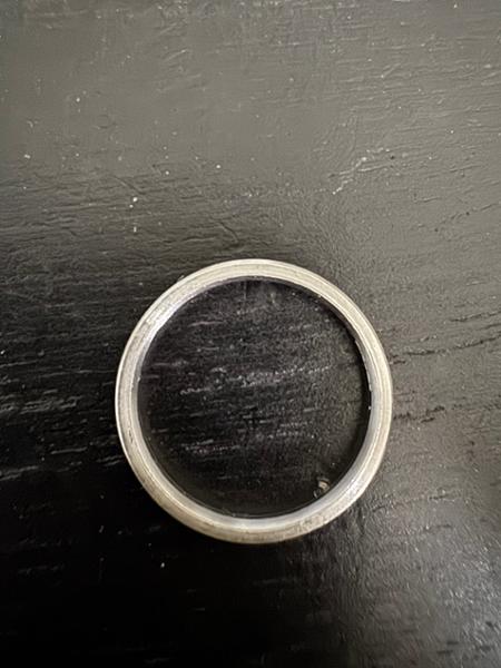 Poor quality platinum wedding ring