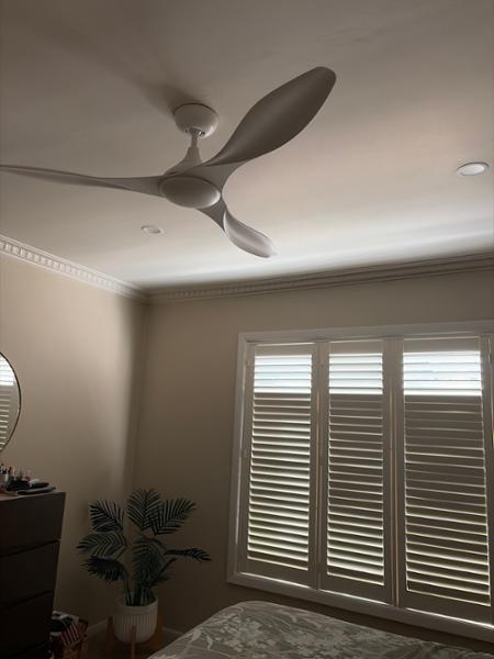 Excellent ceiling fan for bedrooms and sleek and modern as well.