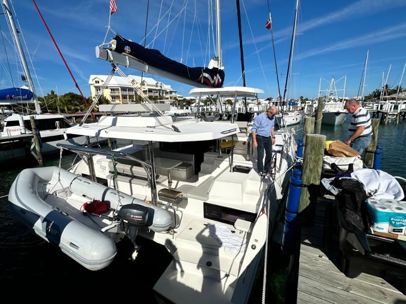 Moorings 4200-3 Cab Club