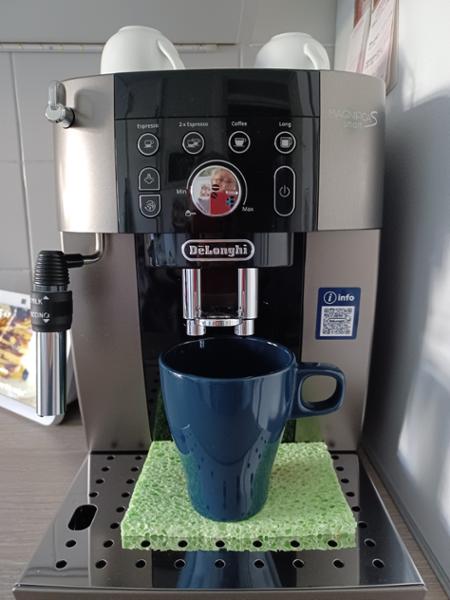 Magnifica S Smart Automatic bean to cup coffee machine - Silver Black