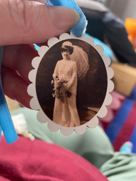Wedding bouquet token