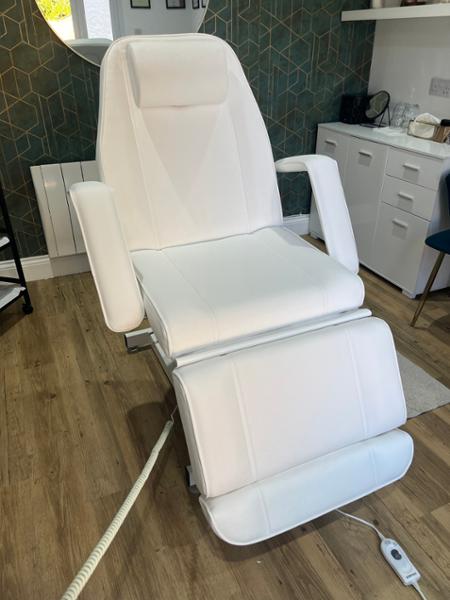 Salonserve 3 Section Electric Beauty Bed - White