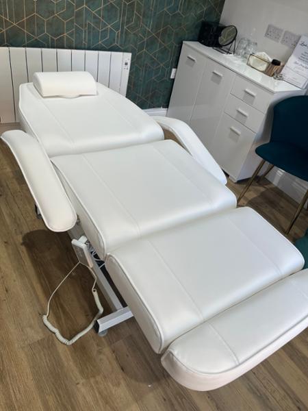 Salonserve 3 Section Electric Beauty Bed - White