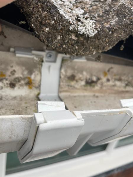 4T805 - Osma 100mm Square line Joint Bracket