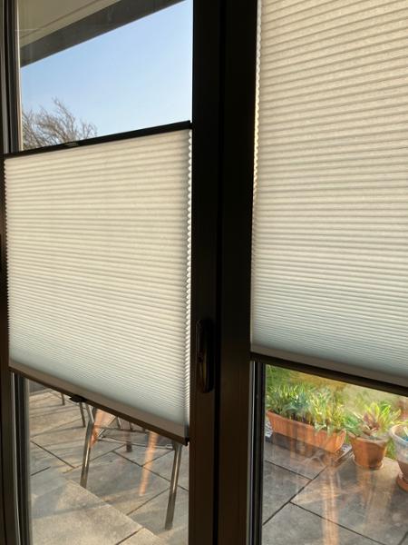 Honeycomb pleated blinds