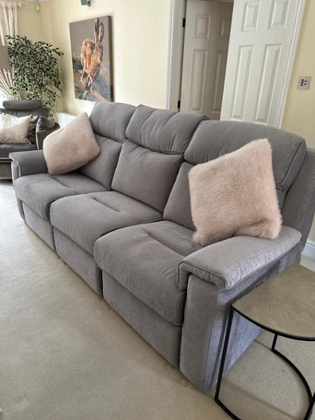 Ellis Small Rhf Power Rec Unit With H/Rest And Lumbar With Usb