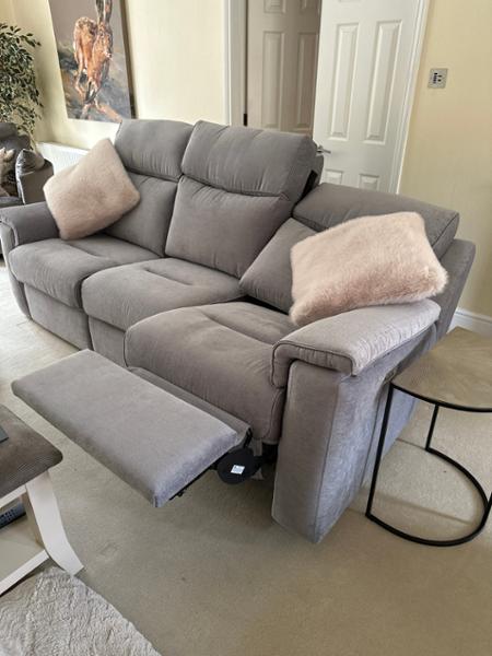 Ellis Small Rhf Power Rec Unit With H/Rest And Lumbar With Usb