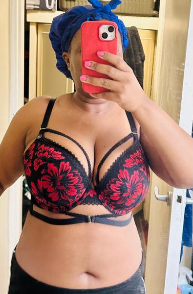Ann Summers Yours Truly Padded Plunge Bra Black/Red