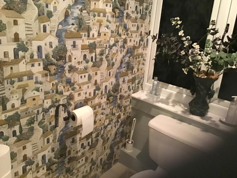Love the ‘Italian Buildings’ wallpaper, just what I was looking for