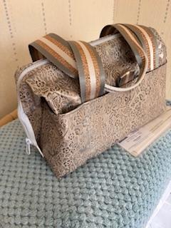 Sew Lisa Lam Silver Zipstone Bag Kit (Makes 2 Bags): Instructions, PU Roll, Frames (2pcs), Fabric (1m) & Webbing (2m)