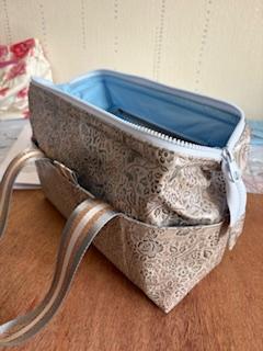 Sew Lisa Lam Silver Zipstone Bag Kit (Makes 2 Bags): Instructions, PU Roll, Frames (2pcs), Fabric (1m) & Webbing (2m)