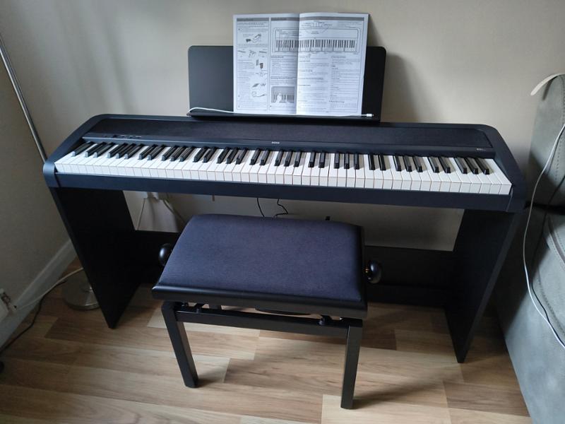 B2+ Digital Piano with stand and pedals