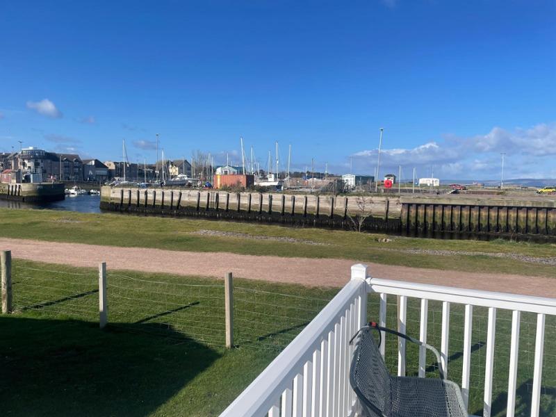 Beautiful immaculate caravan, perfect waterfront location