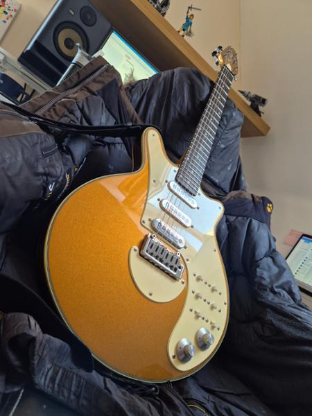 Brian May Special Guitar in Jubilee Gold