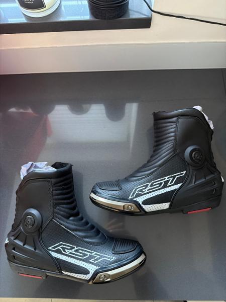 Great shorty boots RST win again