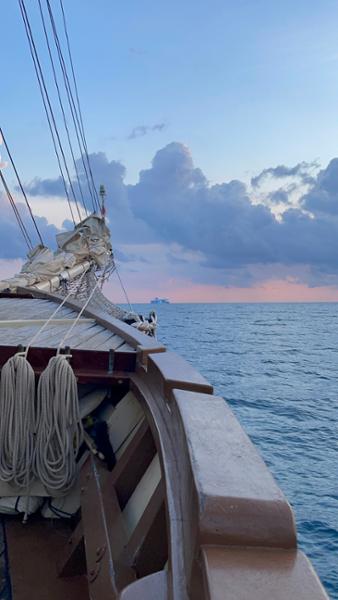 Brigantine sailing from France to Spain