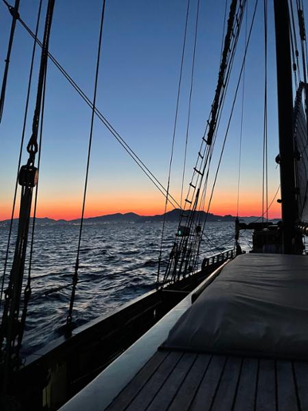 Brigantine sailing from France to Spain