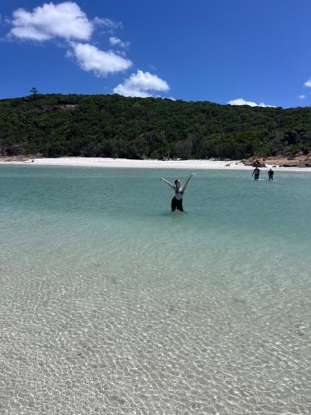 4 Day Whitsundays Family Dream incl. Private Apartment w/ , Return Transfers, All Inclusive Thundercat Full Day Tour & Falls To Paradise + more.
