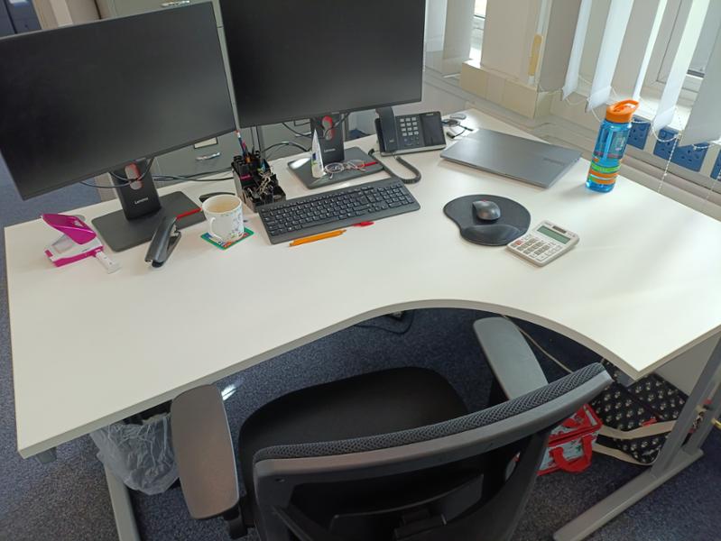 Good quality desk