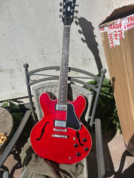Gibson ES-335 Semi Hollow Electric Guitar in Sixties Cherry