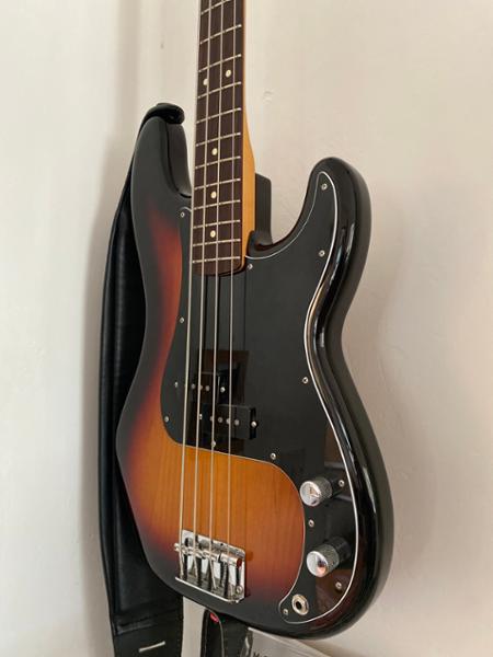 Second Hand Fender Player II Precision Bass in 3-Colour Sunburst 070