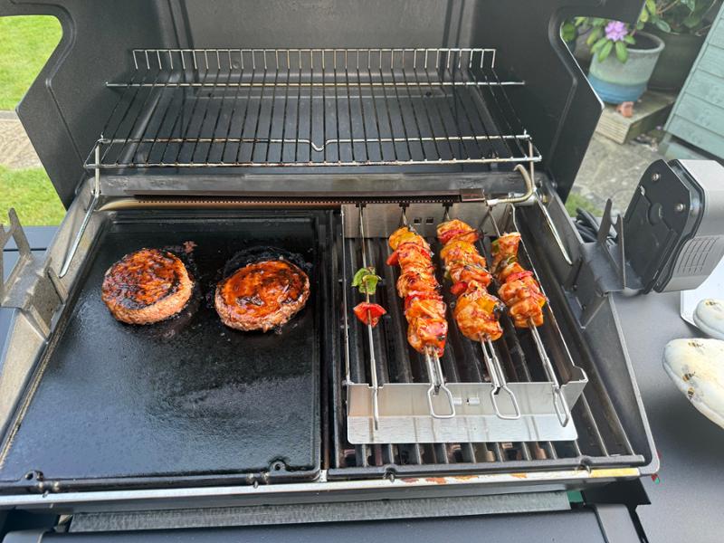 Broil King Royal 390 Shadow Gas BBQ | Rotisserie | NEW FOR 2026
