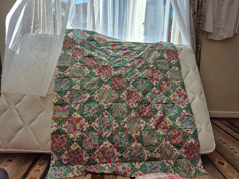Riley Blake Zinnias Collection Petal Parade Quilt Kit 168 x 193cm