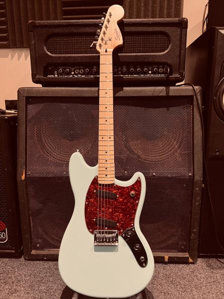 Squier Sonic Mustang Electric Guitar in Daphne Blue