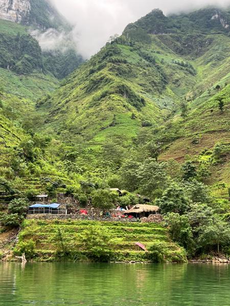 5887-Vietnam Mountain Discovery
