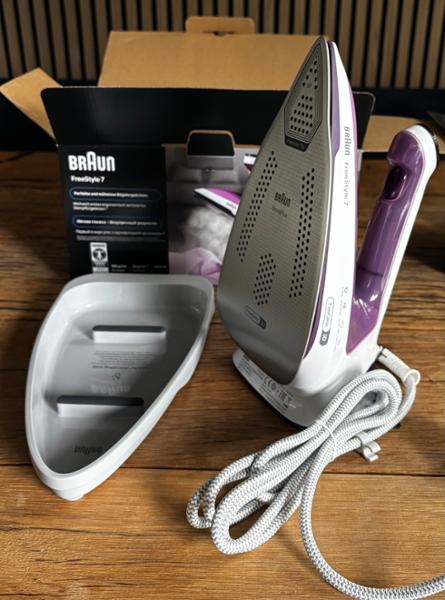 FreeStyle 7 Steam iron FI 7215 Violet