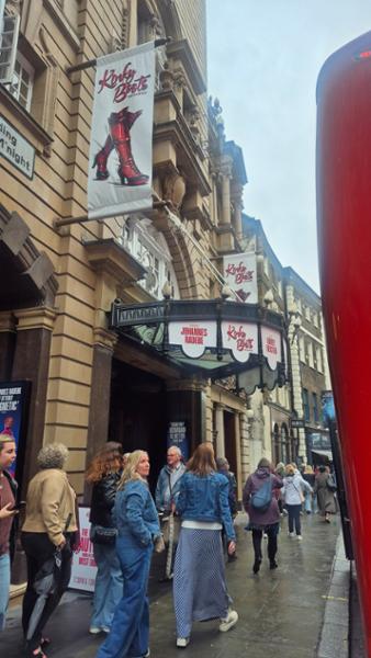 KINKY BOOTS