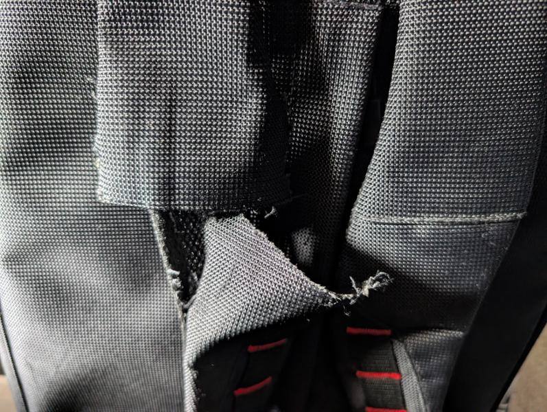 Poor quality guitar case from Gator - handle failed and no warranty offered
