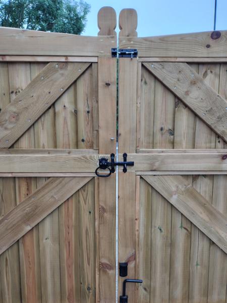 Cast gate latch
