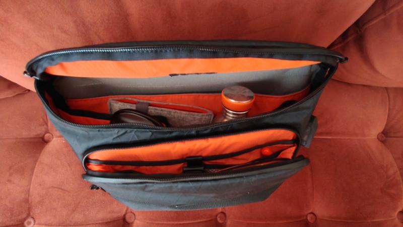 Alpaka Bravo Sling Max v.2 is a great bag for commuting