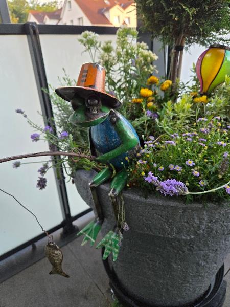 Recycled / Upcycled Tin Frog Fishing Sculpture