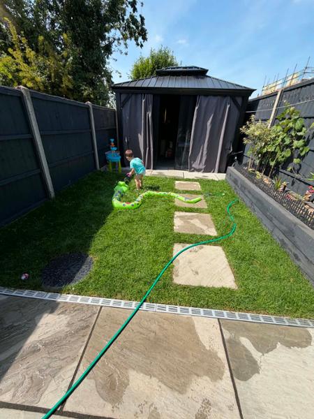 Lawn Turf from £2.59 per 1m2 - Garden Turf - Fresh Lawn Turf Rolls - Buy 10 - 1700+ Online