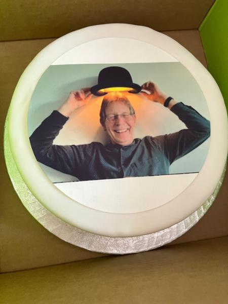 Brilliant fun cake decorating solution