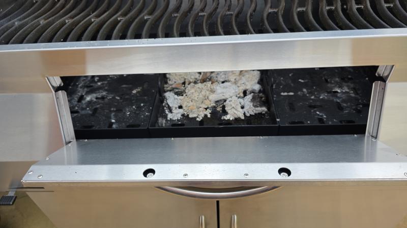 Napoleon PRO605CSS Charcoal BBQ – Professional Charcoal Grill with FREE COVER