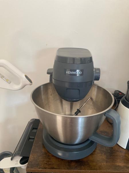 Impastatrice planetaria Multi Tasker grigia con frullatore e robot da cucina