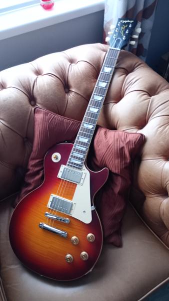 Super guitar sold by people who seem to care about detail.