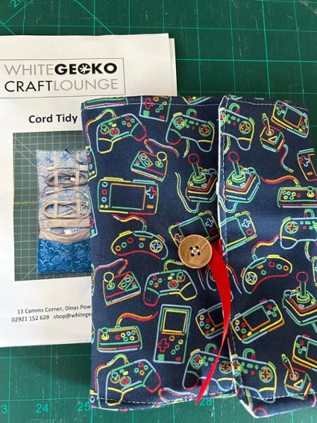 White Gecko Gamer Cord Tidy Kit: Instructions, Fabric (0.5m), Zip, Elastic, Ribbon, Button & Wadding
